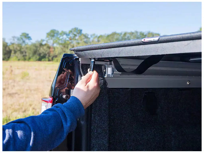 Chargez l&#39;image dans la visionneuse de la galerie, Access TonnoSport Soft Roll Up Tonneau Cover
